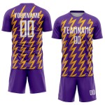 Benutzerdefinierte Lila Weiß-Gold Zickzack Form Sublimation Fußball Uniform Trikot Benutzerdefinierte Lila Weiß-Gold Zickzack Form Sublimation Fußball Uniform Trikot