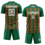 Benutzerdefinierte Kelly Grün Weiß-Orange Zickzack Form Sublimation Fußball Uniform Trikot Benutzerdefinierte Kelly Grün Weiß-Orange Zickzack Form Sublimation Fußball Uniform Trikot