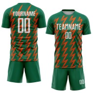 Benutzerdefinierte Kelly Grün Weiß-Orange Zickzack Form Sublimation Fußball Uniform Trikot Benutzerdefinierte Kelly Grün Weiß-Orange Zickzack Form Sublimation Fußball Uniform Trikot