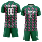 Benutzerdefinierte Kelly Green Weiß-Pink Zickzack Form Sublimation Fußball Uniform Trikot Benutzerdefinierte Kelly Green Weiß-Pink Zickzack Form Sublimation Fußball Uniform Trikot