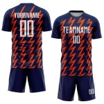Benutzerdefiniertes Marineblaues, Weiß-Orangefarbenes Sublimations-Fußballtrikot Benutzerdefiniertes Marineblaues, Weiß-Orangefarbenes Sublimations-Fußballtrikot